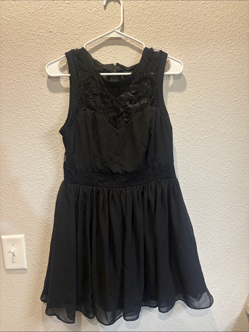 Label Inside Women's Garment (deb)